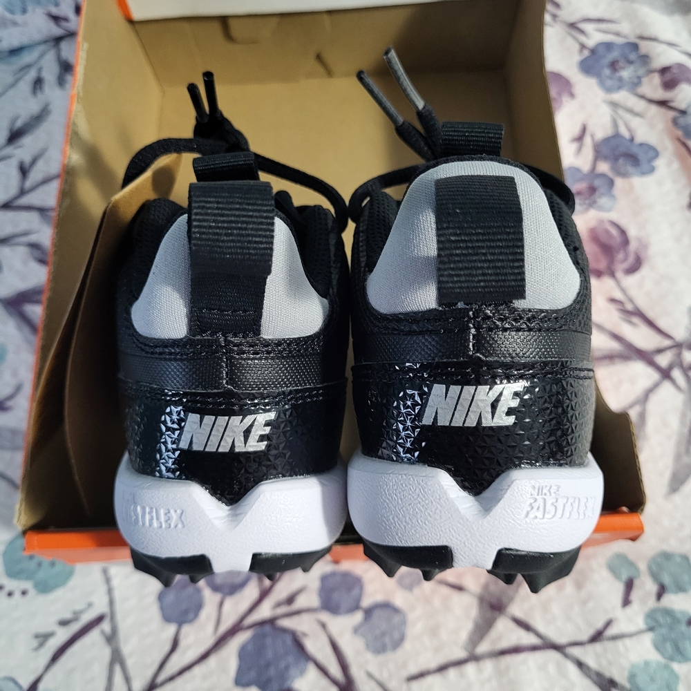 NEW Nike Alpha Menace 4 Shark Kids' Football Cleats, Size 10c - Picture 5 of 6